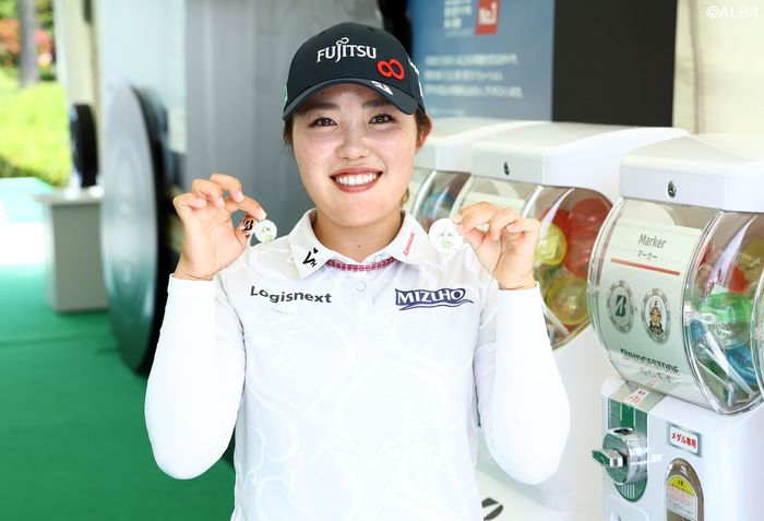 古江彩佳プロver スペシャル限定ボール ２個&ゴルフマーカー 選手も思わず「かわい～」 行列必至！ BS大会で“超レアガチャ”がゲット