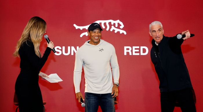 写真] 『Sun Day Red』に虎のロゴ タイガー・ウッズの新ウェアが正式
