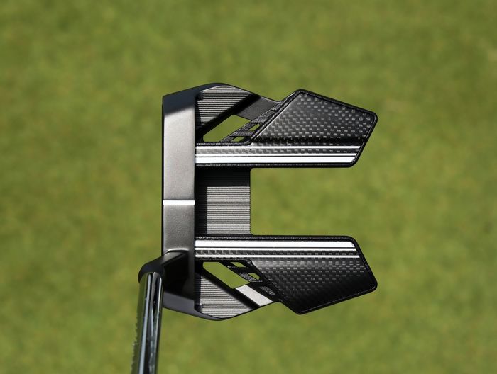 『3D PRINTED PUTTER』シリーズの『SUPERNOVA-20』。2つの大きなツノが特徴のヘッドになっている