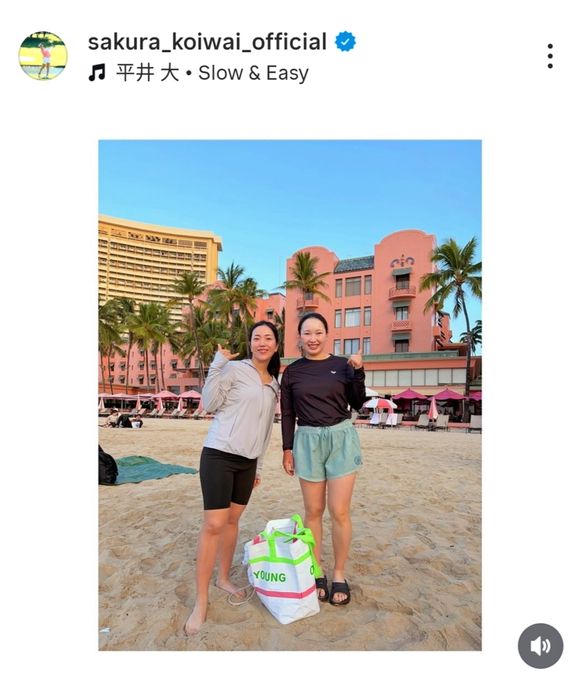 小祝さくらが笠りつ子とワイキキビーチでアロハポーズ「海に入りとても 