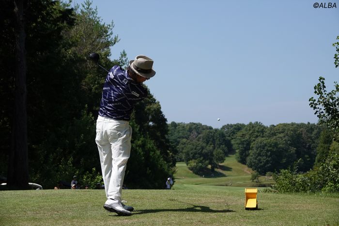 写真] 片山晋呉が考える“飛んで曲がらない”ドライバーのボール位置は