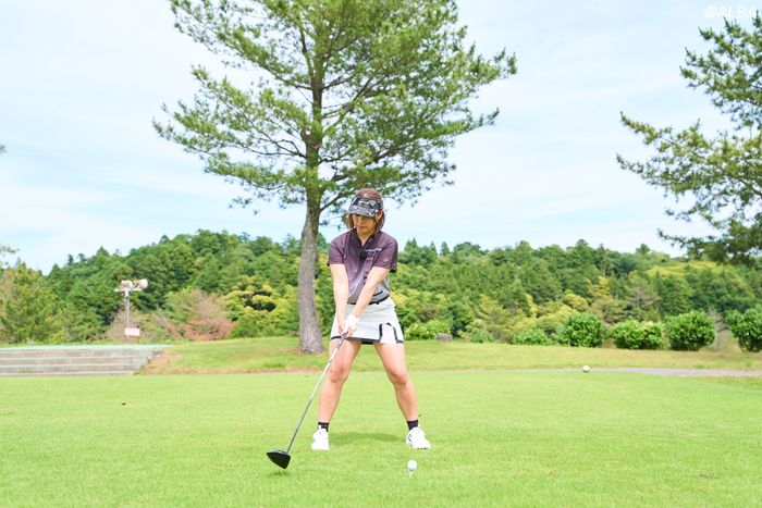 写真] 「速く振ろうとすると飛ばない」握力25kg未満で310ヤード！ 松浦