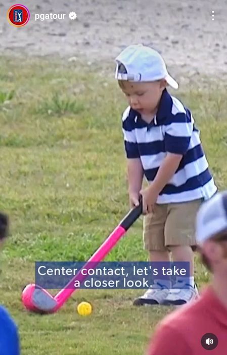 大人顔負けの完璧スイング【写真:米国男子ツアーの公式Instagram(@pgatour)より】