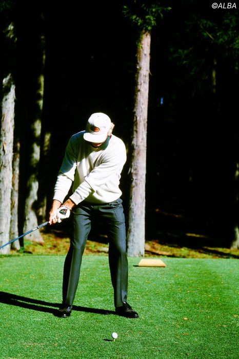 写真] 世界中で90勝以上！ グレッグ・ノーマンはV字軌道スイングで安定