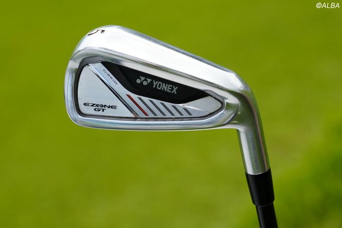 写真] 岩井姉妹はどちらも6番アイアン2本入り！ 使用モデルも一緒だが