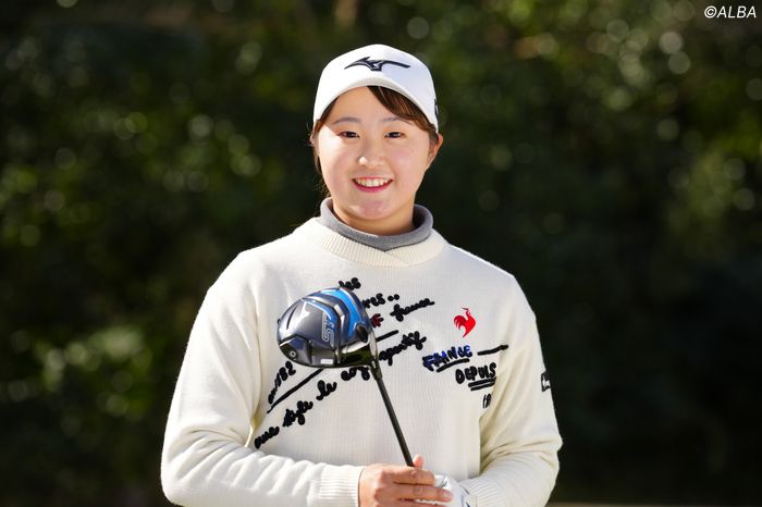 稲垣那奈子サイン入りゴルフボール ホワイト/グリーン 短く持って、腰で打つ！ オーバースイングに悩む人は“プロ初V”の
