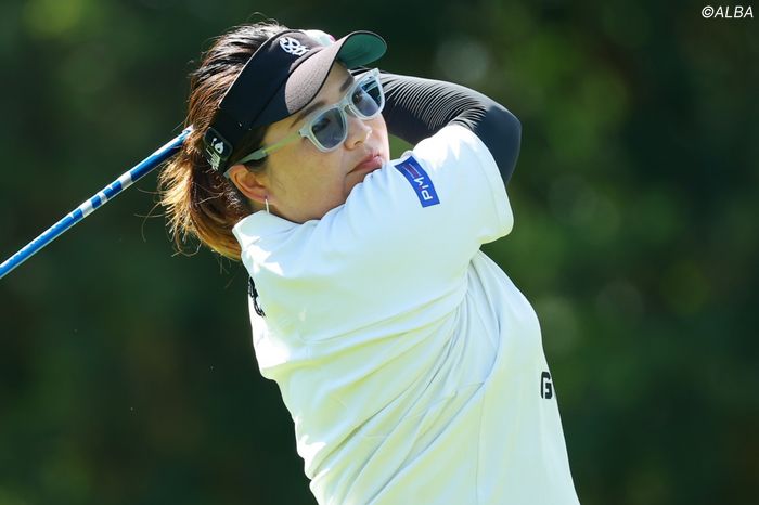 東浩子が単独首位で決勝へ 高橋しずく2位、仲宗根澄香ら5位 - ゴルフ