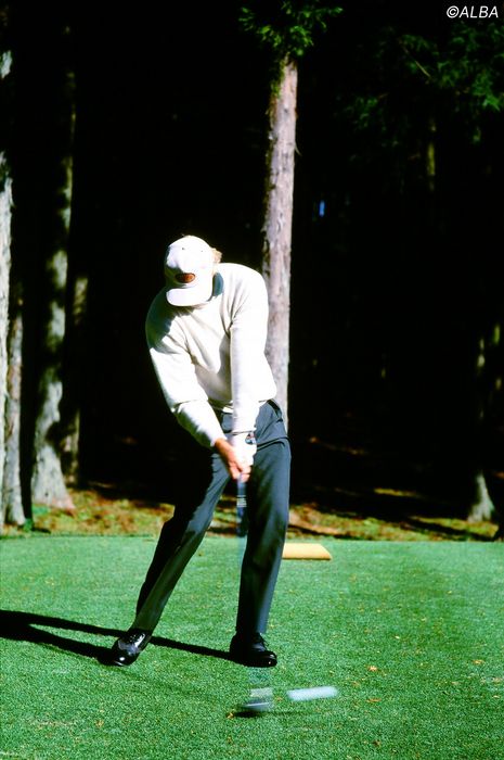 写真] 世界中で90勝以上！ グレッグ・ノーマンはV字軌道スイングで安定
