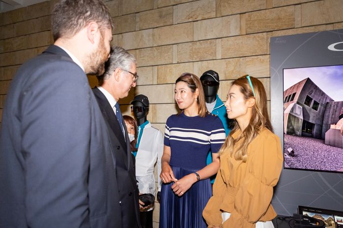 写真] 原英莉花＆安田祐香 在日イタリア大使館で開催の「ライダー