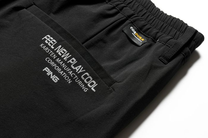 プリントを効かせたバックポケット