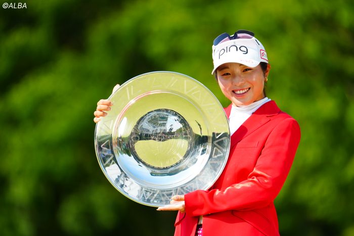 佐久間朱莉が逆転で今季3勝目 ツアー最高額5400万円獲得「女王を目指し