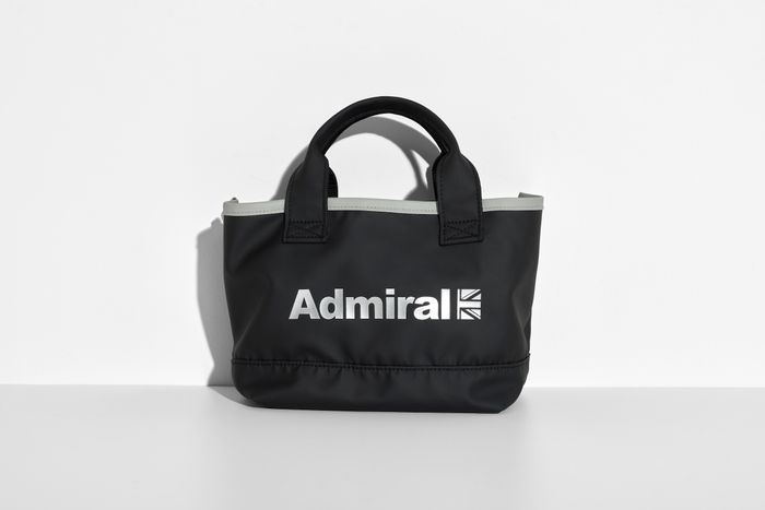 幅22×高さ20×マチ14センチの〈ラウンドバッグ軽量〉¥6,930(税込)