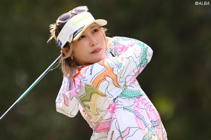 金田久美子がイメチェンで雰囲気一新！ 金髪からブラウンに、ビフォー