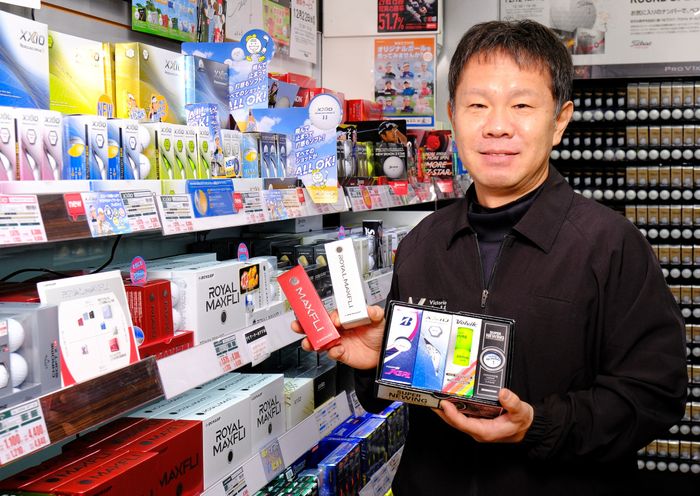 冬ゴルフのボール選びについて、ヴィクトリアゴルフ新宿店の“ボールアドバイザー”鈴木恭輔さんに直撃!