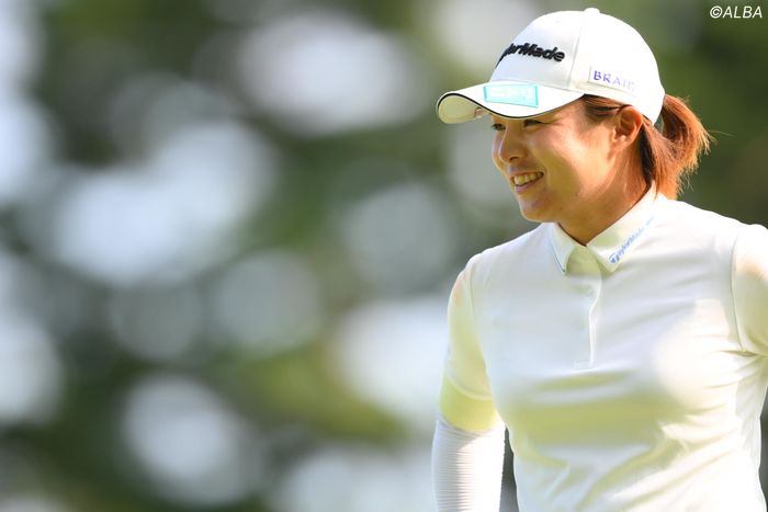 永峰咲希は5年ぶり、吉本ここねは初優勝へ首位発進 1打差の3位に金田