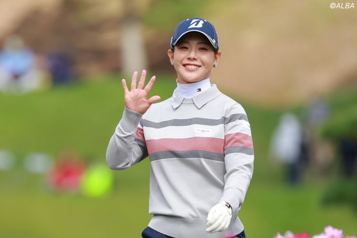 吉田優利が「プロが選ぶ笑顔がキュートな選手」第1位に輝く！ スマイル