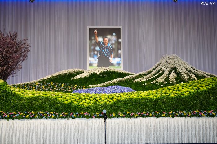 尾崎将司さんのお別れの会 青木功が弔辞「俺のライバルだからな、最後