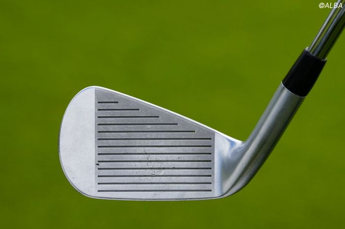 写真] 岩井姉妹はどちらも6番アイアン2本入り！ 使用モデルも一緒だが