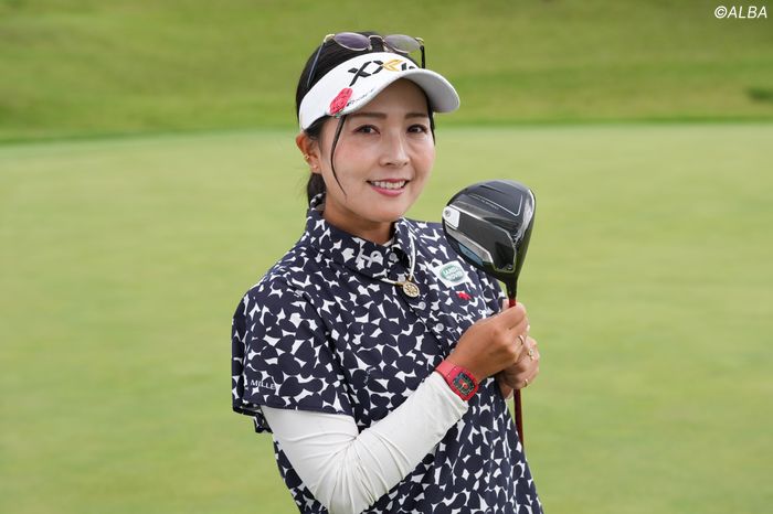 青木瀬令奈、菅沼菜々も絶賛 新作とみられるマットブラック『XXIO』を