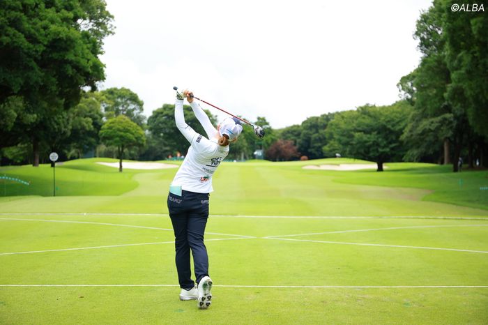 写真] 吉田鈴は170ヤードを9Wを短く持って攻略！ ダフりたくないなら