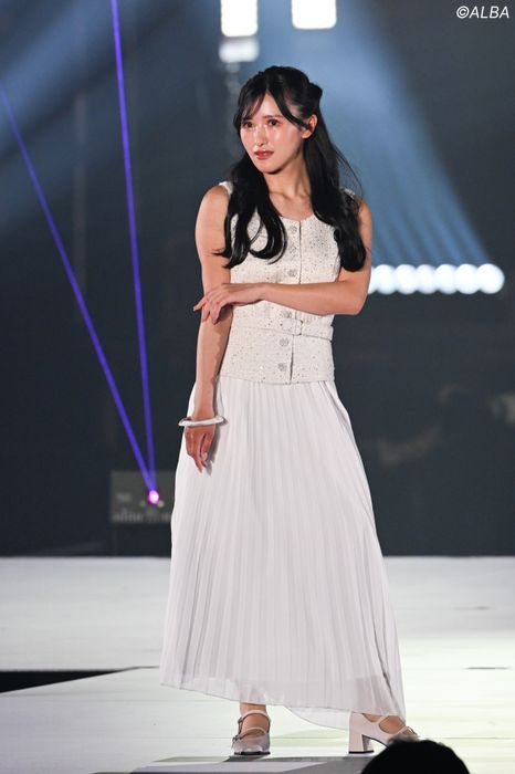 17日まで現行品希少☆臼井麗香☆メーカー純正限定ポロシャツ☆超美品 写真] 臼井麗香が“関コレ”でランウェイデビュー 女子プロ初のモデル