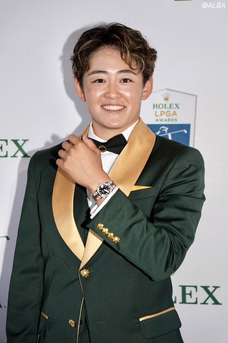 岩井明愛が「ロレックスLPGAアワード」の晴れ舞台で軽やかに空中