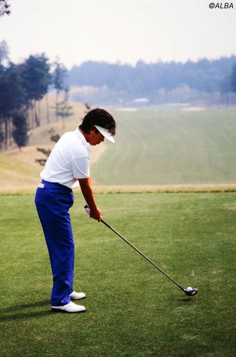 写真] 日本人初の米賞金女王！ 岡本綾子のスイングは“止まらない”から