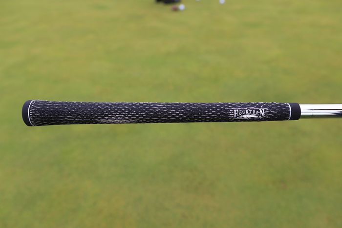 グリップは摩耗すると滑ったりするので、早めに交換したい