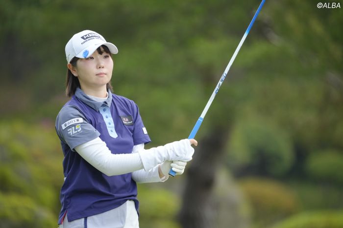 天羽さくらが単独首位 植竹希望の妹・愛海も上位キープ【JLPGA
