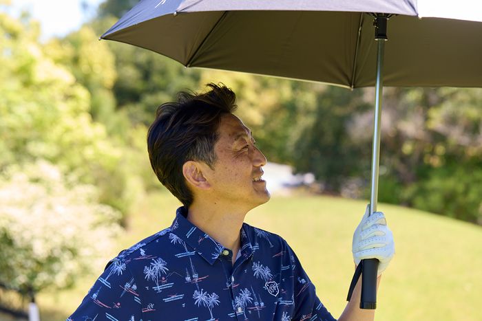 清涼な風が吹く木陰にいるような快適さのゴルフ用傘、トミー