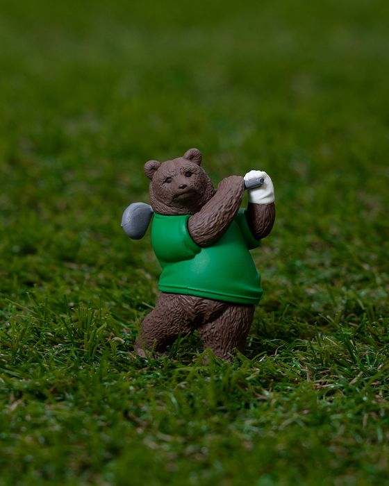 写真] まるでタイガー・ウッズ⁉ 「BEAMS GOLF」のウェアを着た動物たち