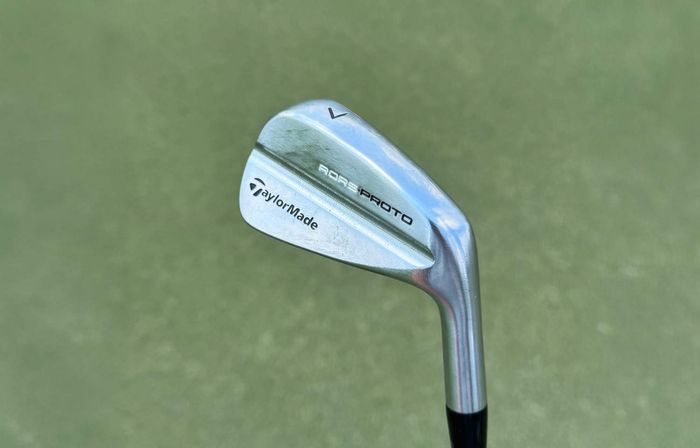 写真] マキロイのマスターズ連覇を祝して、テーラーメイドが『RORS
