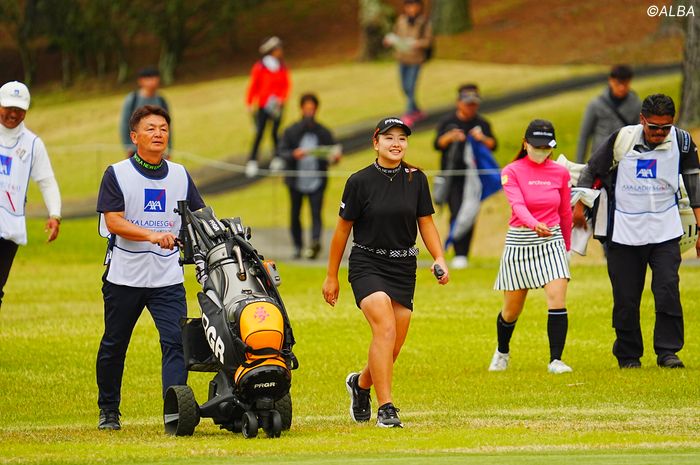 バーディ発進を決めた小林夢果