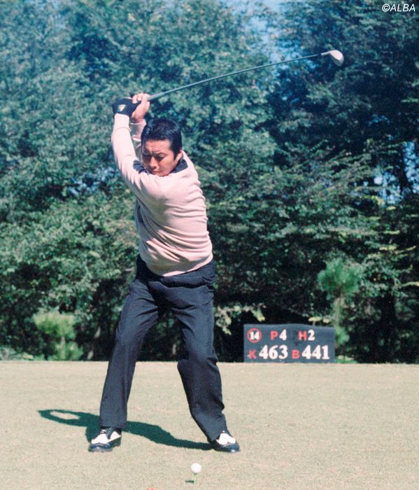 写真] ジャンボ尾崎は“高弾道低スピン”で飛ばすパイオニアだった