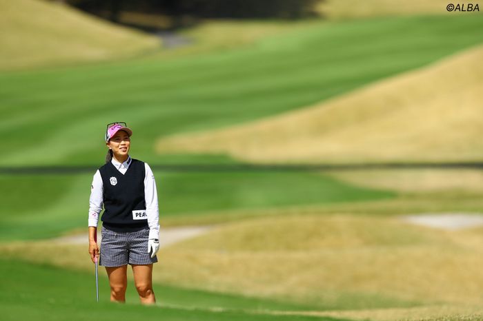 前回大会覇者の上田桃子 入念にコースをチェック