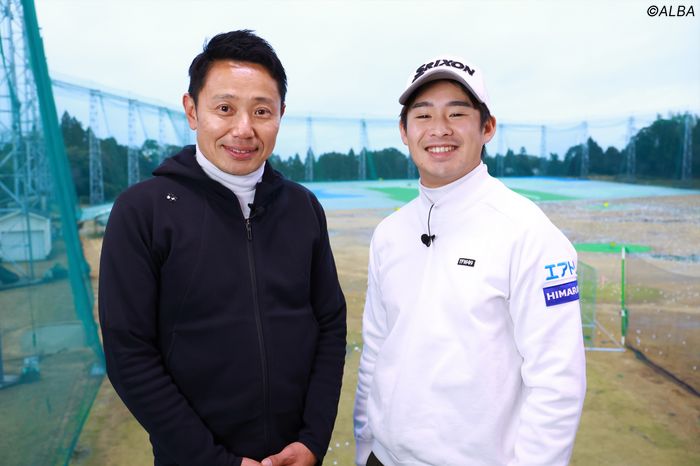 写真] 片岡尚之は谷将貴コーチとひたすら“肩から肩”「フル