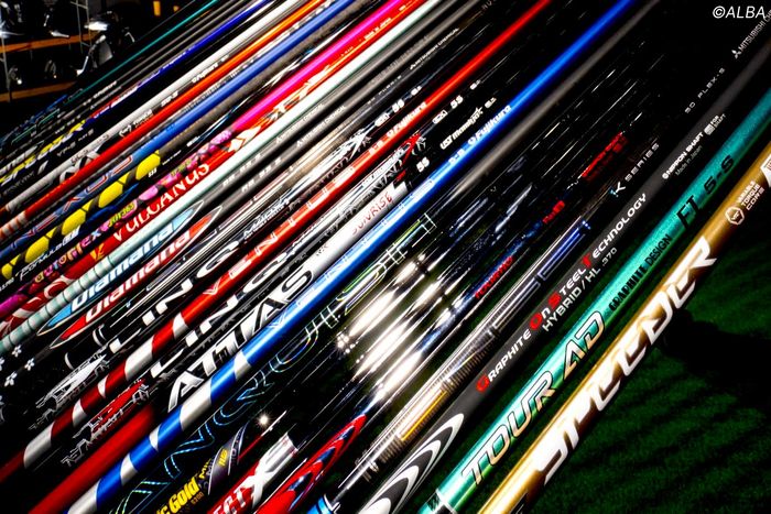 飛ばない原因はヘッドでなくシャフト？ 最新ドライバーシャフト32本を 
