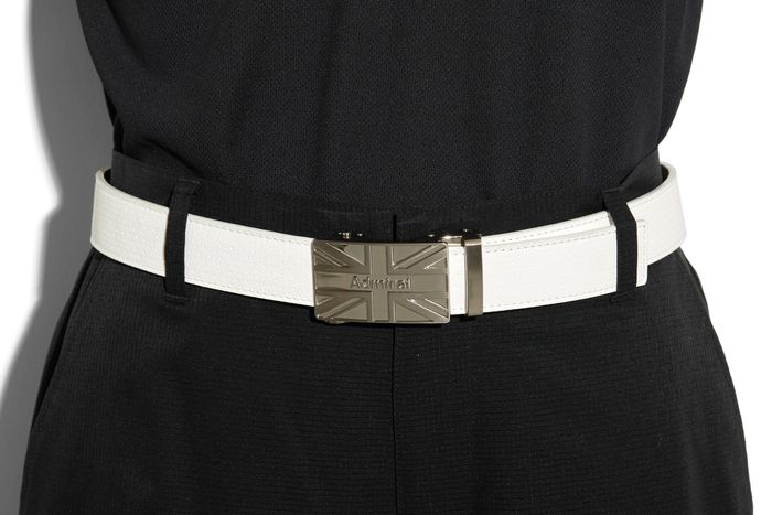 表面にディンプルエンボス加工を施した〈ベルト キーリット〉¥9,350(税込)