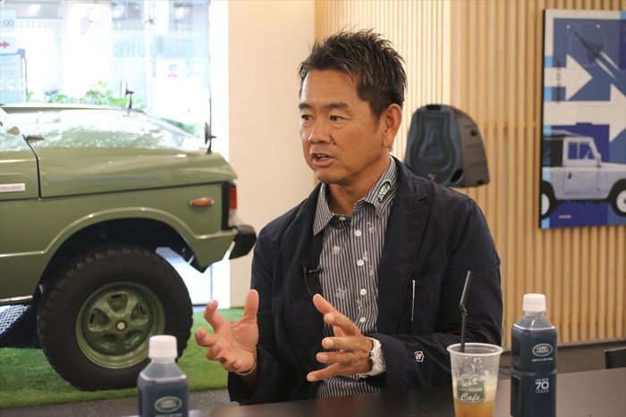 トレンド ニュース藤田寛之の“レンジローバー愛”が止まらない! 「かっこいい」連発のその想いを聞いたレンジローバーとの出会いを教えてください。憧れの車に初めて乗った時の気持ちは?ゴルファーにとってクルマは重要ですよね安全性、機能性については?今乗っている車種は?仕事で愛車にたくさん乗れるのはいいですよね!運転席に座る瞬間は今でも興奮しますか?トレンド ニュース