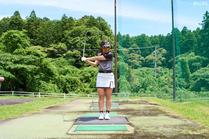 写真] 「速く振ろうとすると飛ばない」握力25kg未満で310ヤード！ 松浦