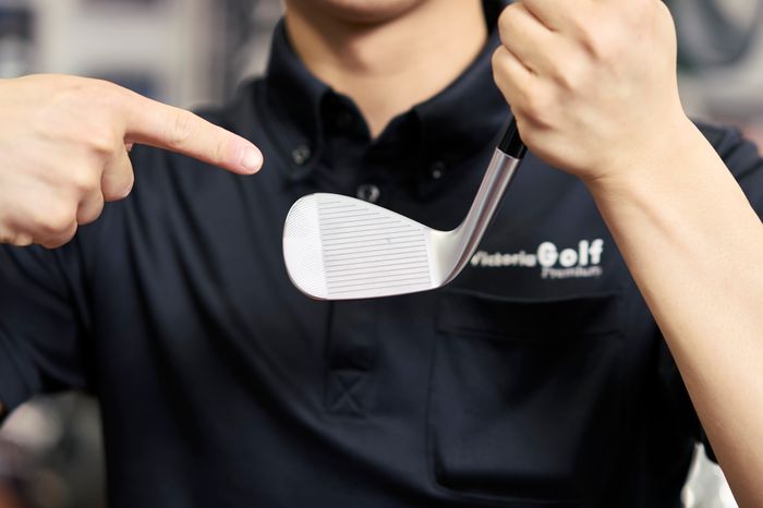 ヒール寄りになりがちなウェッジの重心をフェース中央に持ってくることで、ミスヒットへの強さを出すことに成功している