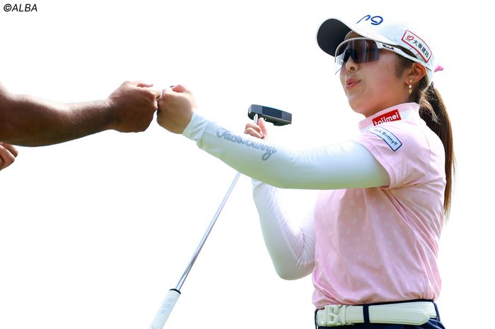 女王・佐久間朱莉が23年前の大会記録に並ぶ『62』で首位に躍進