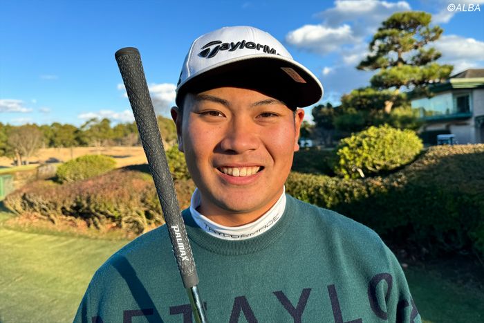 中学時代からパルマックスのグリップを使っている。「コード入りですけどやわらかくて、雨でも晴れでも滑りません」