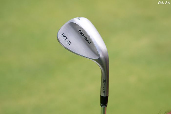 写真] 初優勝を飾った菅楓華 「ドライバーは大きすぎない”操作