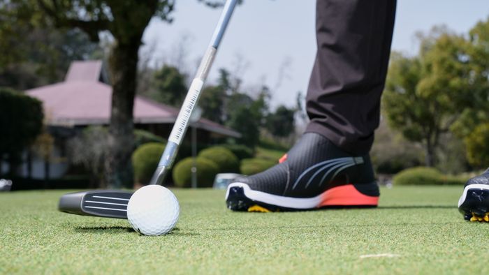 しっかりした打ち応えに仕上げられた『VINTAGE PUTTER』。フェースに白いラインが入っていることも特徴的だ