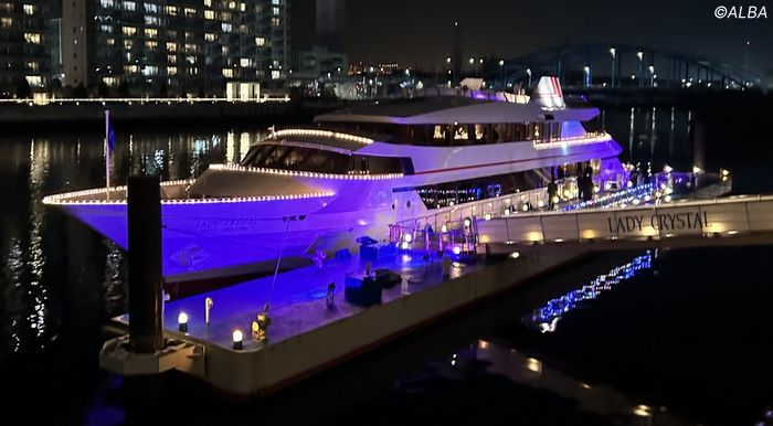 通常はカップルを対象に開催されるというナイトクルーズ。クルーズクラブ東京が主催している