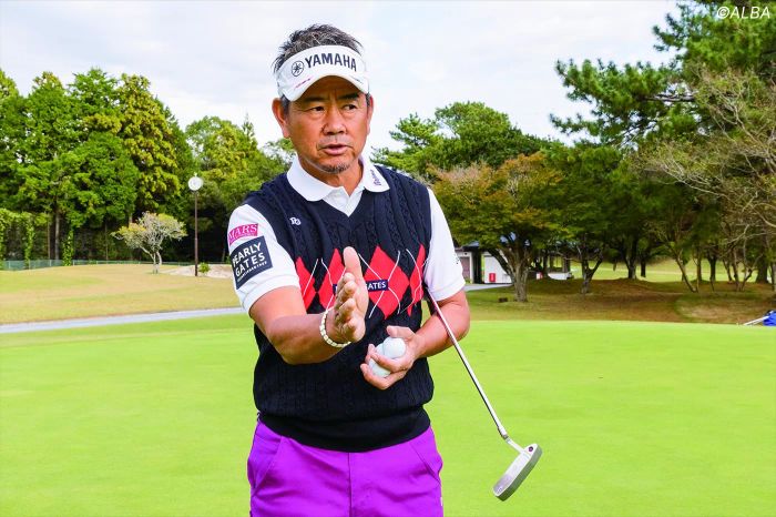 「インパクト後はヘッドをすぐに止めた方が、スクエアに当てやすくなります」