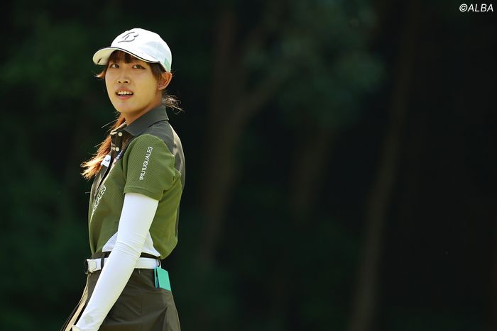 写真] 2023年 ブリヂストンレディス 渋野日向子とも談笑 馬場咲希が