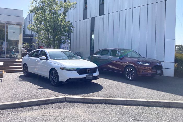 今回の展示で、練習に訪れたゴルファーたちから高評価を受けたHondaのACCORDとZR-V。