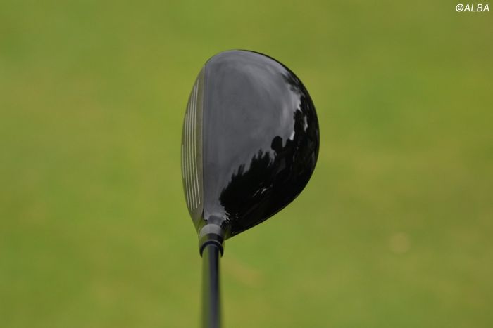 写真] 原英莉花と神谷そらが愛用する2022年発売の初代『APEX UW』は何